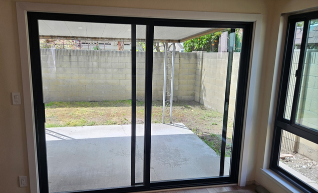 Milgard Trinsic Black Patio Sliding Door Trimmed With Decorative Molding